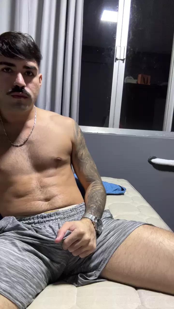 Vilengo23 on Cam4 