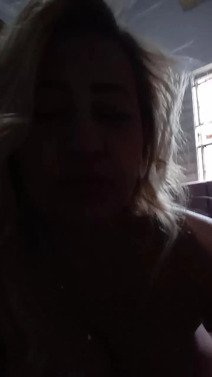 Offline Vivialves on Cam4