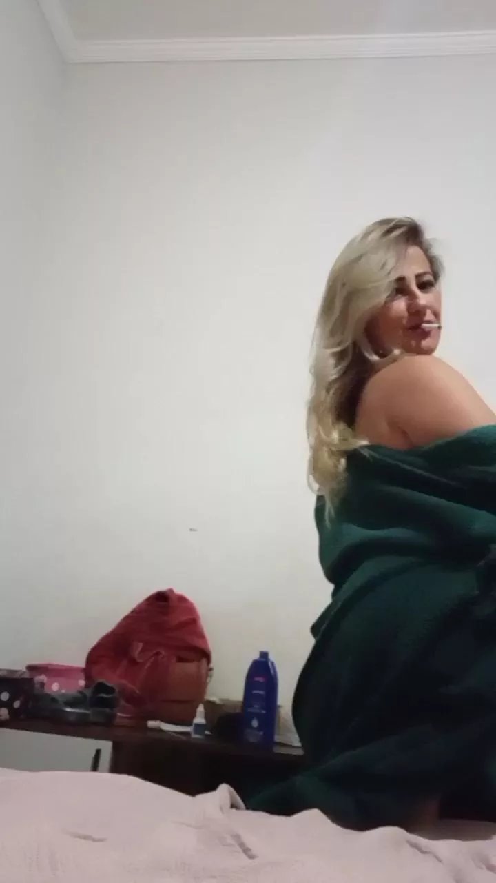 Offline Vivialves on Cam4