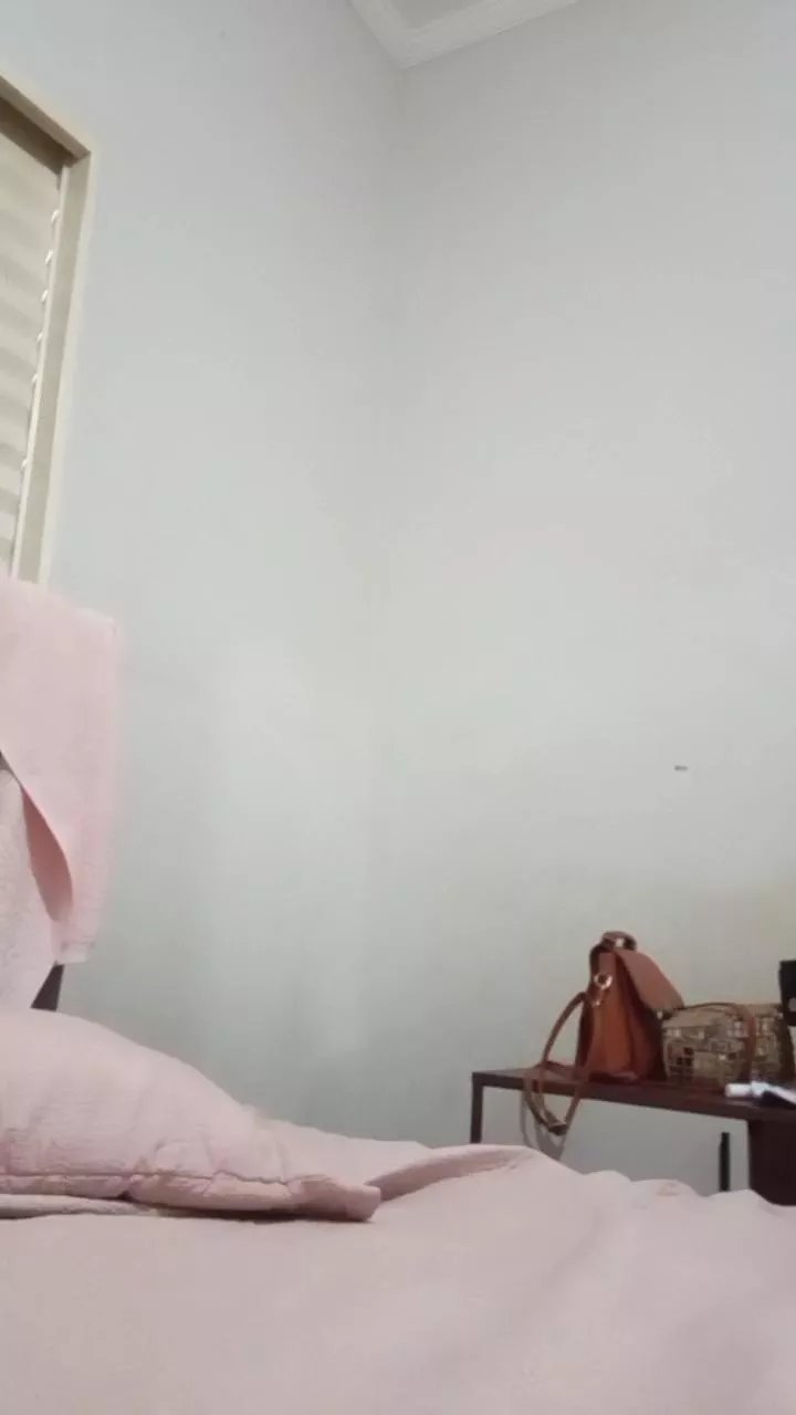 Offline Vivialves on Cam4