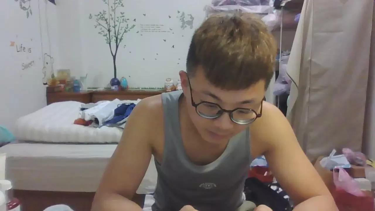 w2xist5 on Cam4 
