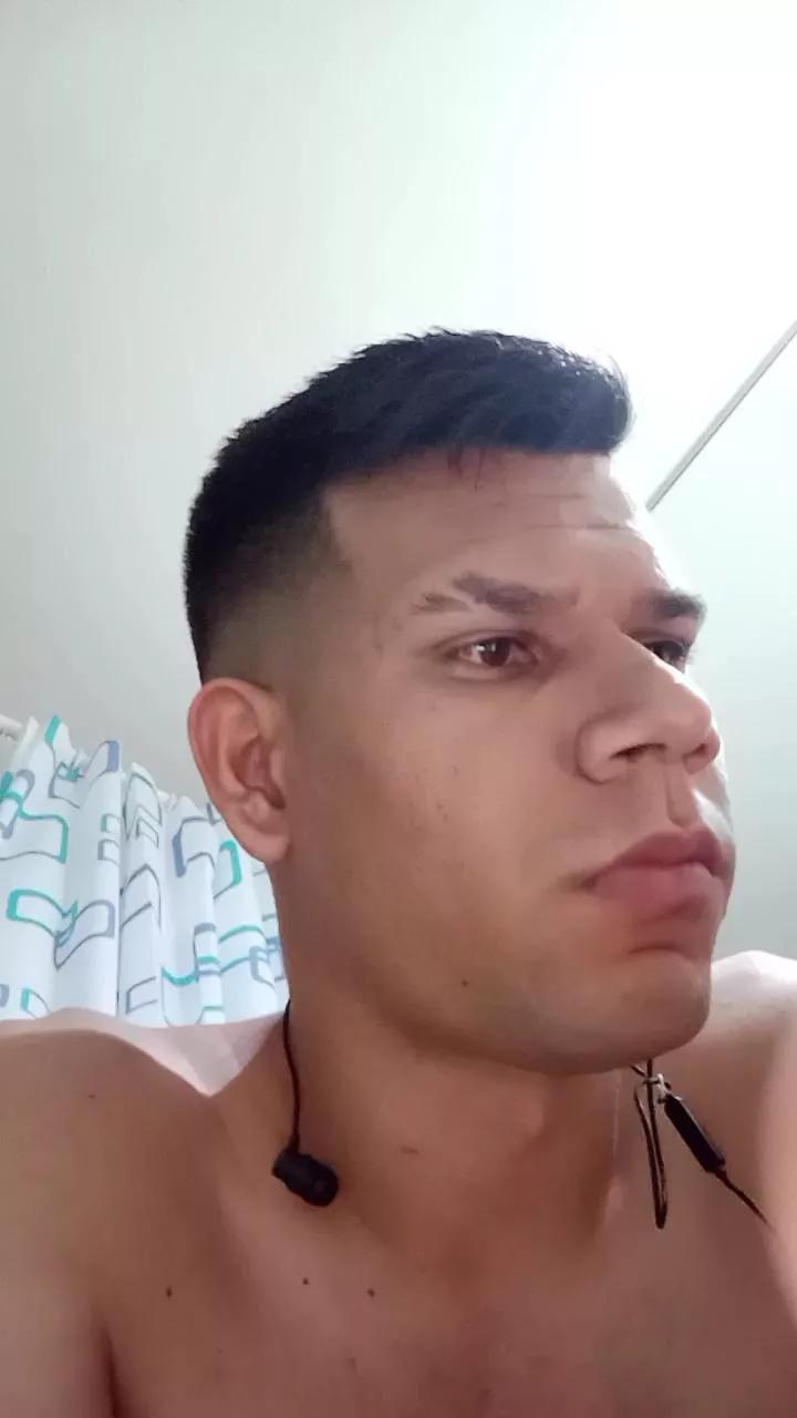 Yaskle on Cam4 