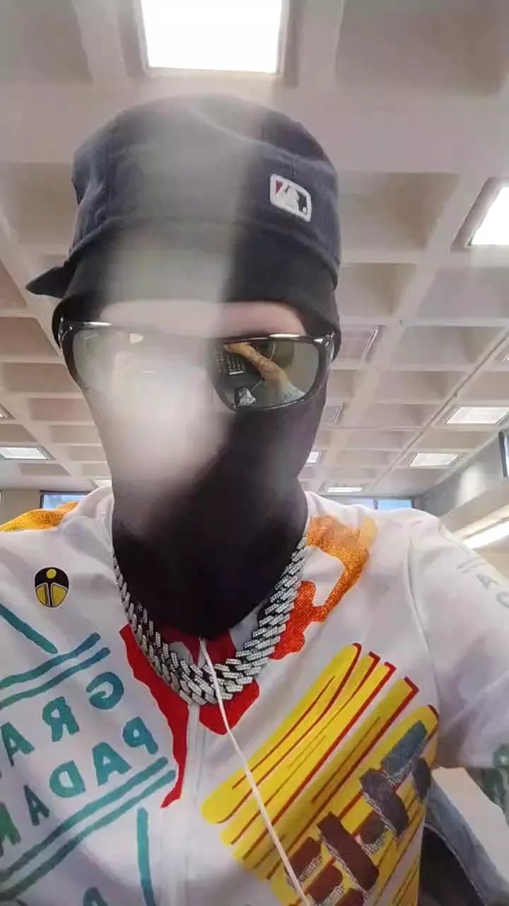 Offline yourmine427 on Cam4