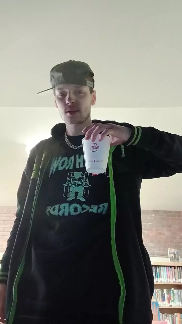 Offline yourmine427 on Cam4