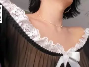 adelineefoxxx on Chaturbate