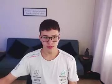 Freechat cumandres on Chaturbate