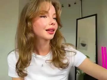 elli_harmon on Chaturbate