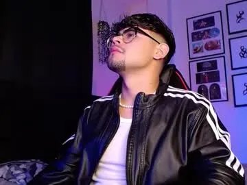 Freechat isaac_saenz on Chaturbate