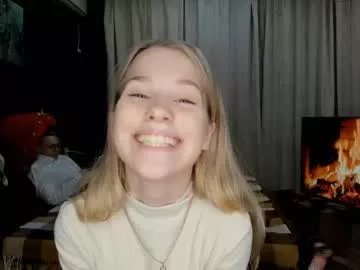 Freechat lynntiny on Chaturbate