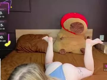 Freechat lynntiny on Chaturbate