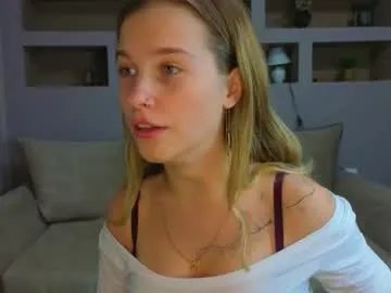 Freechat lynntiny on Chaturbate