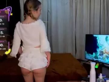 Freechat lynntiny on Chaturbate