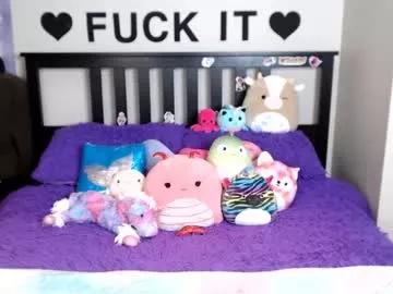 Freechat mackenziewolfe on Chaturbate