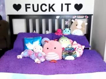 Freechat mackenziewolfe on Chaturbate