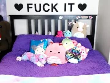 Freechat mackenziewolfe on Chaturbate