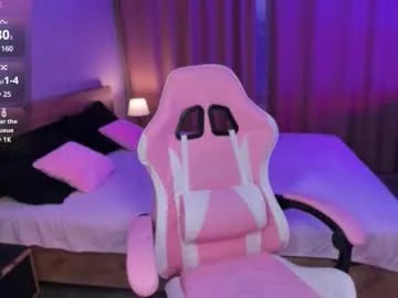 Freechat miascarlettttt on Chaturbate