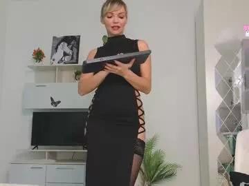 Freechat molliblum on Chaturbate