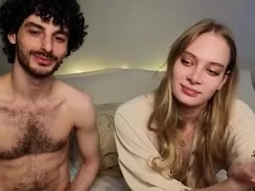 Freechat peachcreamcouple on Chaturbate