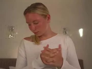 Freechat snow_is_falling on Chaturbate