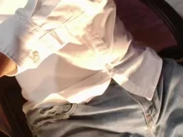 under_thedesk on Chaturbate 