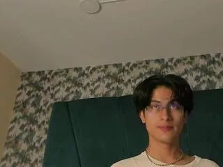 Offline aaron_ez on Flirt4Free