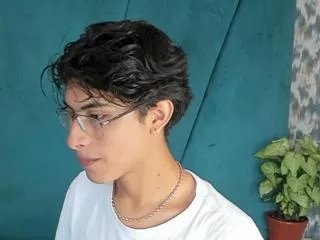 Offline aaron_ez on Flirt4Free