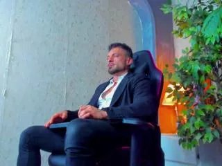 Freechat dennis_cox on Flirt4Free