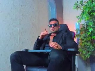 Freechat dennis_cox on Flirt4Free