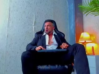 Freechat dennis_cox on Flirt4Free