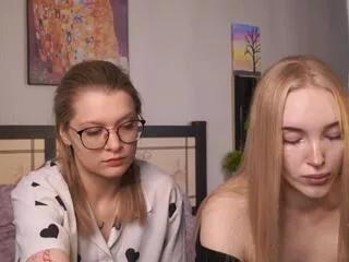 mae_beddingfield_sara_mauri on Flirt4Free 