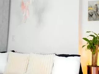 Freechat stormi_russo on Flirt4Free