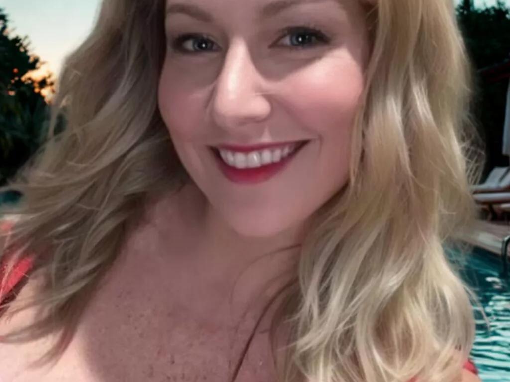 EllaSophiaNoir on LiveJasmin 