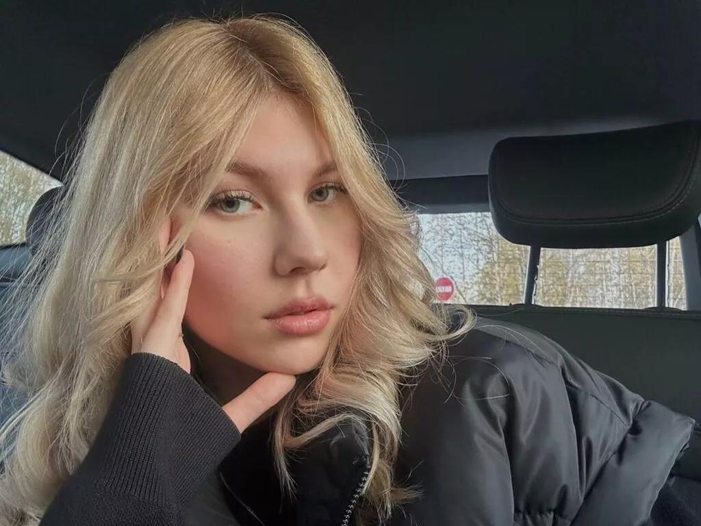 ElvinaGreenhouse on LiveJasmin 