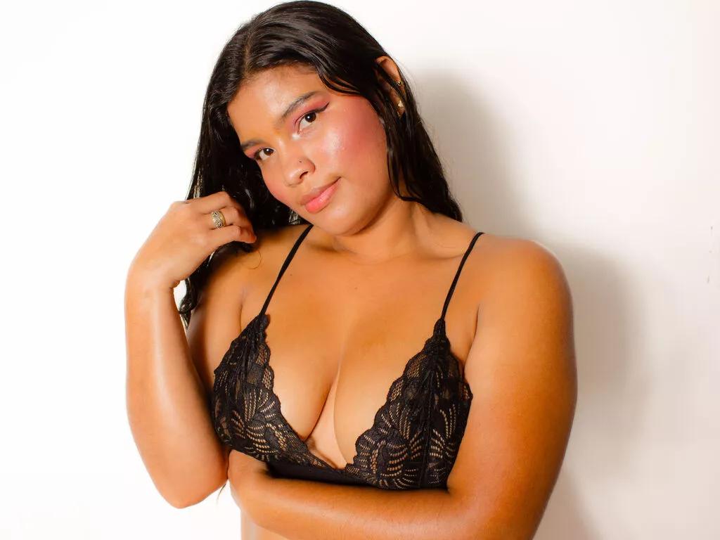 EmilyAba on LiveJasmin 