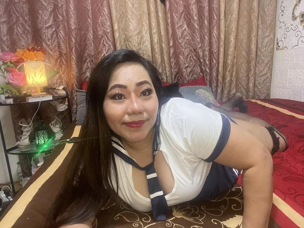 InaRaymondo on LiveJasmin 