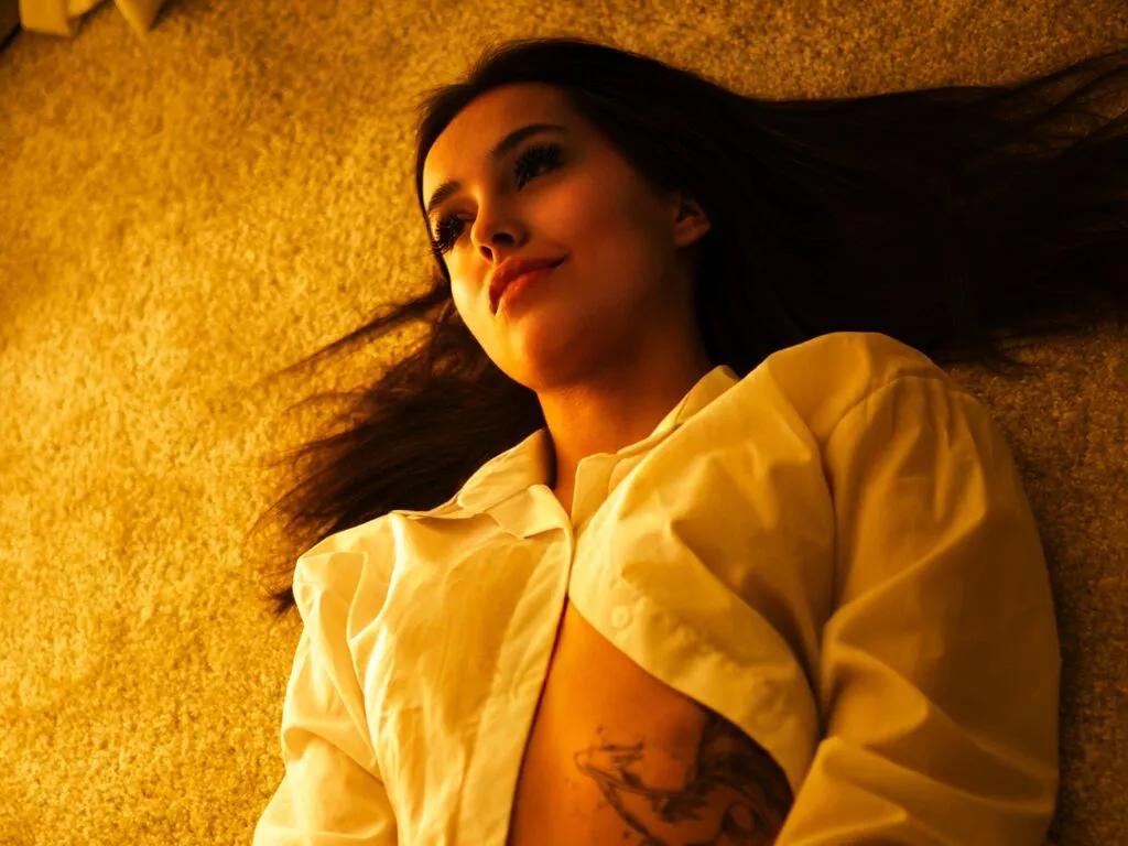ShiningHelen on LiveJasmin 