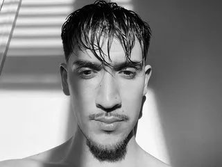 Offline JohnnySilver on Streamate