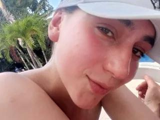 Lucia2121 on Streamate 