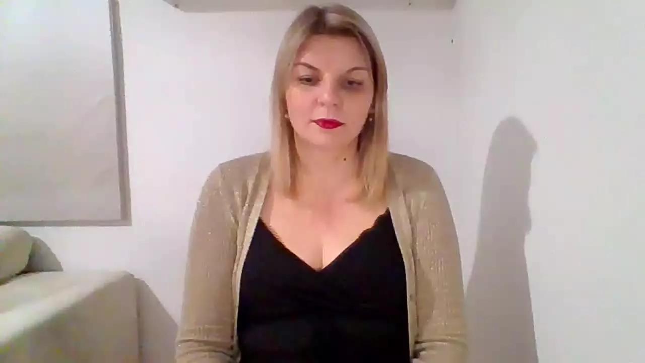 AdriannaHoney on Streamray 