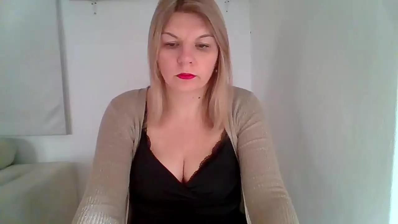 AdriannaHoney on Streamray 