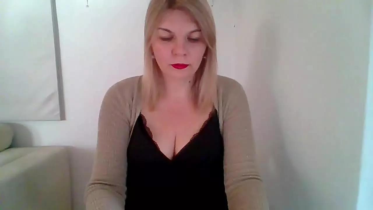 AdriannaHoney on Streamray 