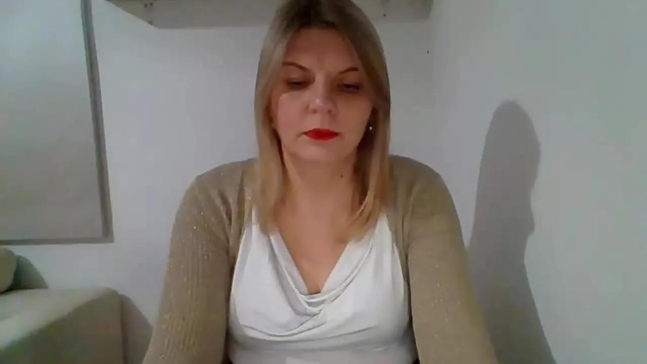 AdriannaHoney on Streamray 