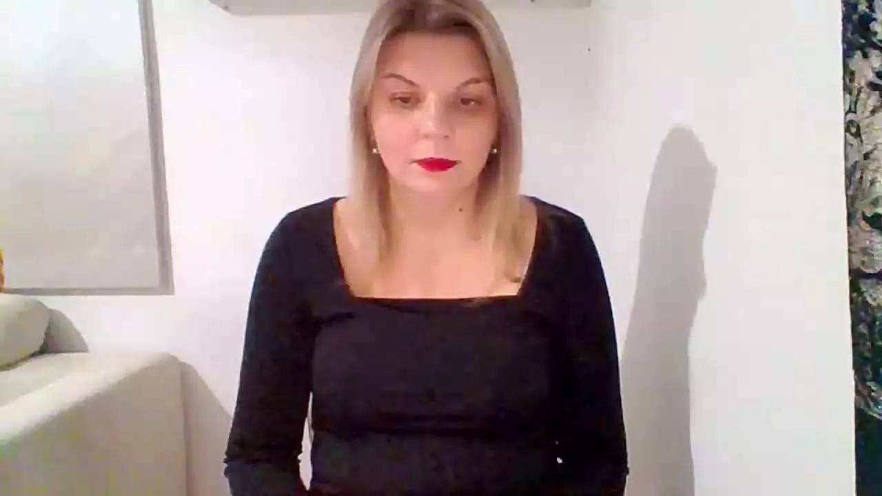 AdriannaHoney on Streamray 