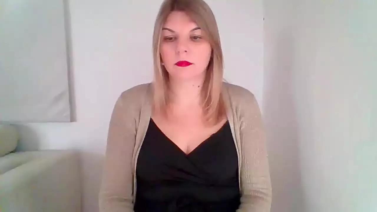 AdriannaHoney on Streamray 