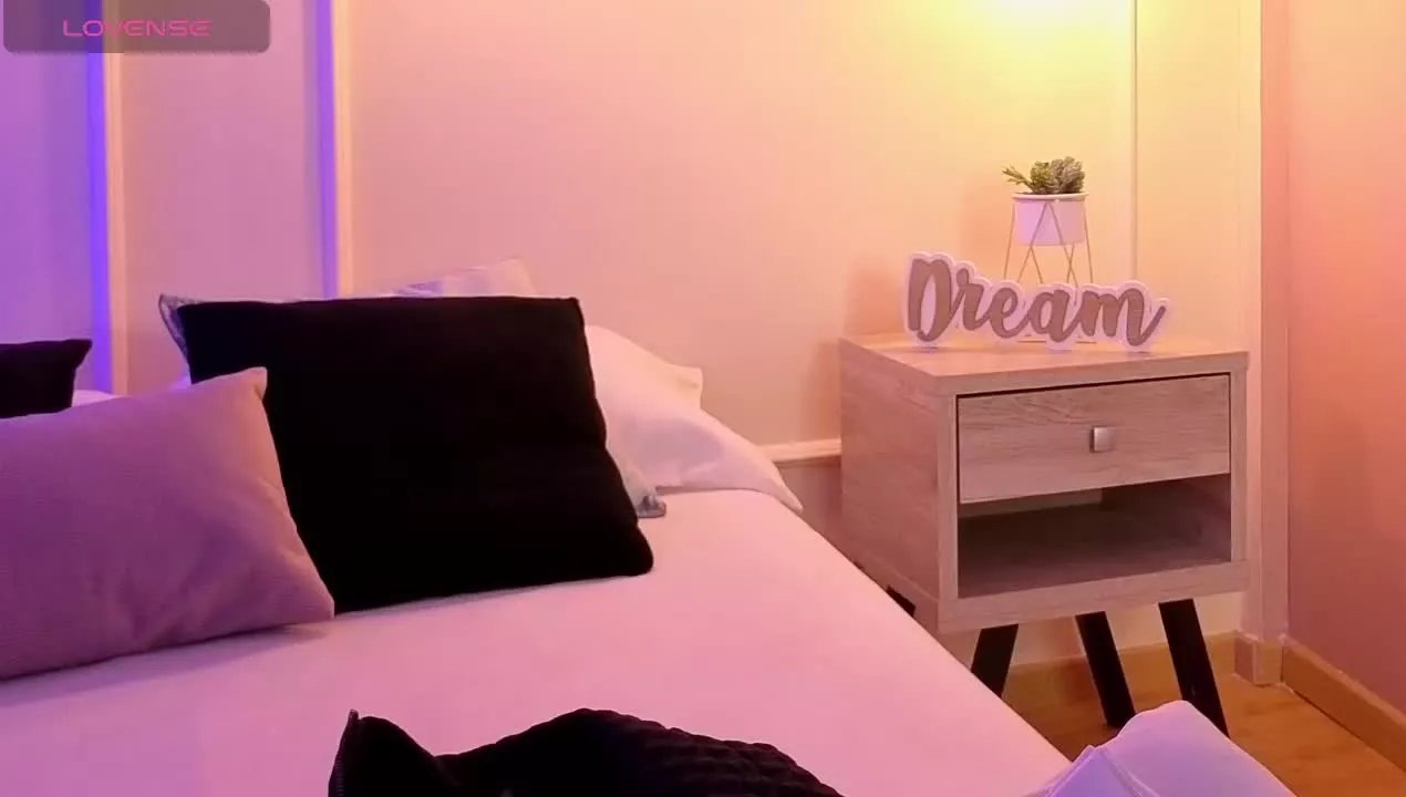 Offline AniaHarris on Streamray