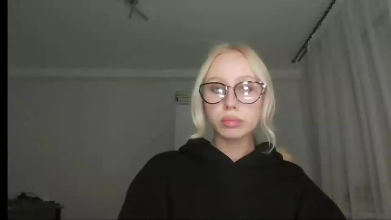 AnyaBlonde on Streamray 
