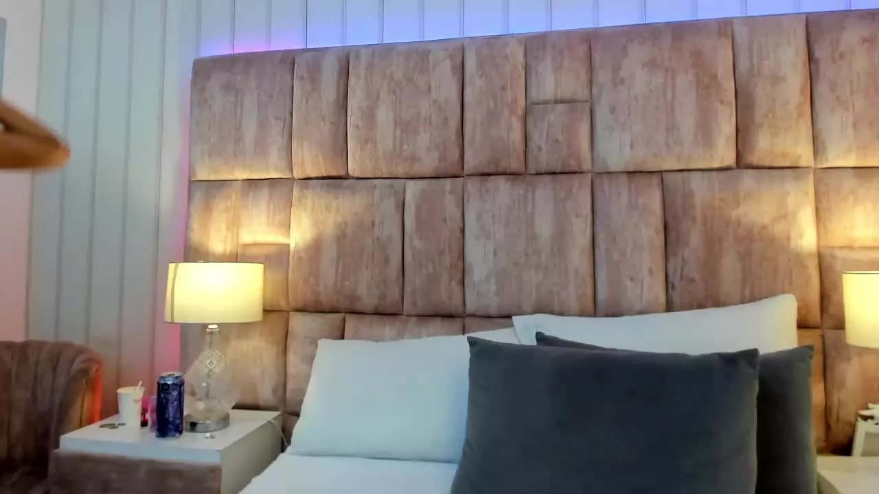 Offline ArianaCollihs on Streamray