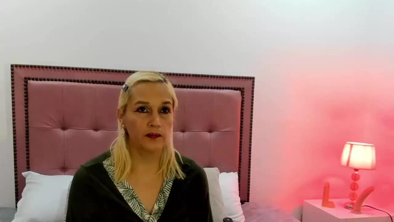CarolinaGlamour on Streamray 