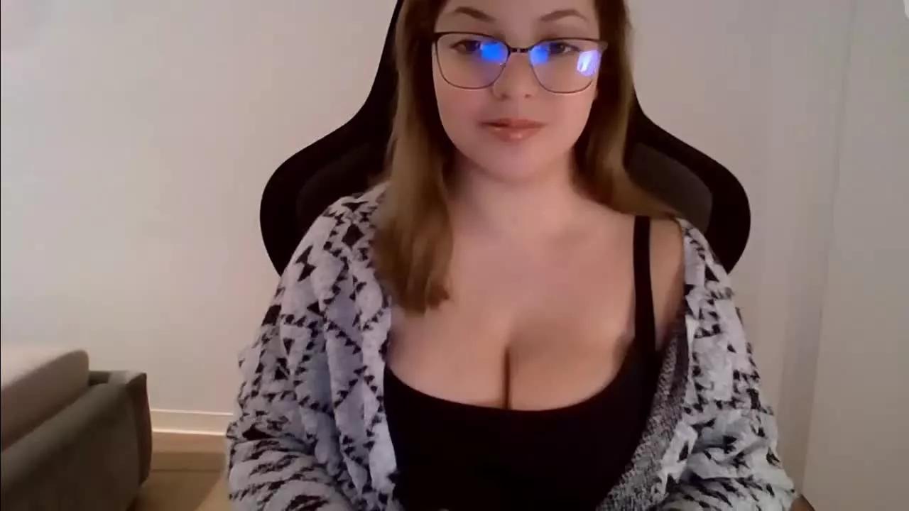 CynthiaDolly on Streamray 