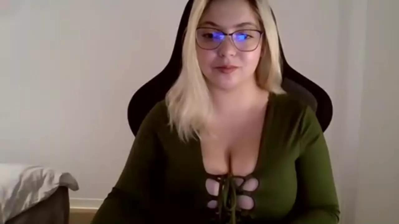 CynthiaDolly on Streamray 